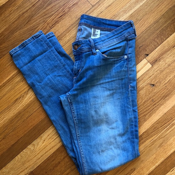 H&M Denim - H&M light washed skinny jeans 32x32